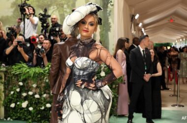 Met Gala 2024: Natasha Poonawalla Showed Up Looking Like This. Outfit Details Here 7 Met Gala 2024: Natasha Poonawalla Showed Up Looking Like This. Outfit Details Here