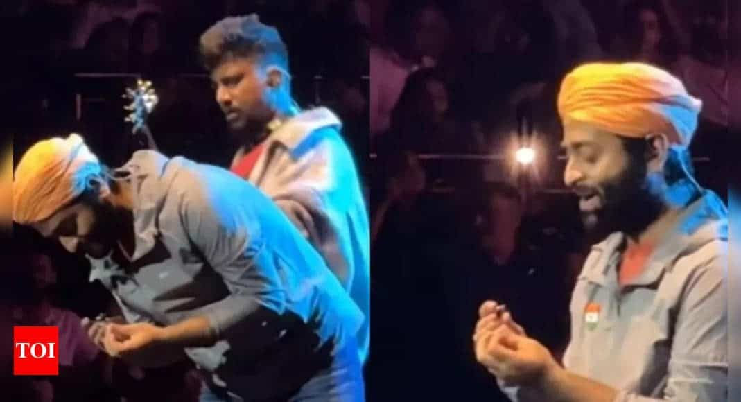 Netizens call Arijit Singh 'highly unprofessional' and 'unhygienic' for cutting his nails on stage during his live concert in Dubai - WATCH video | Hindi Movie News - Times of India