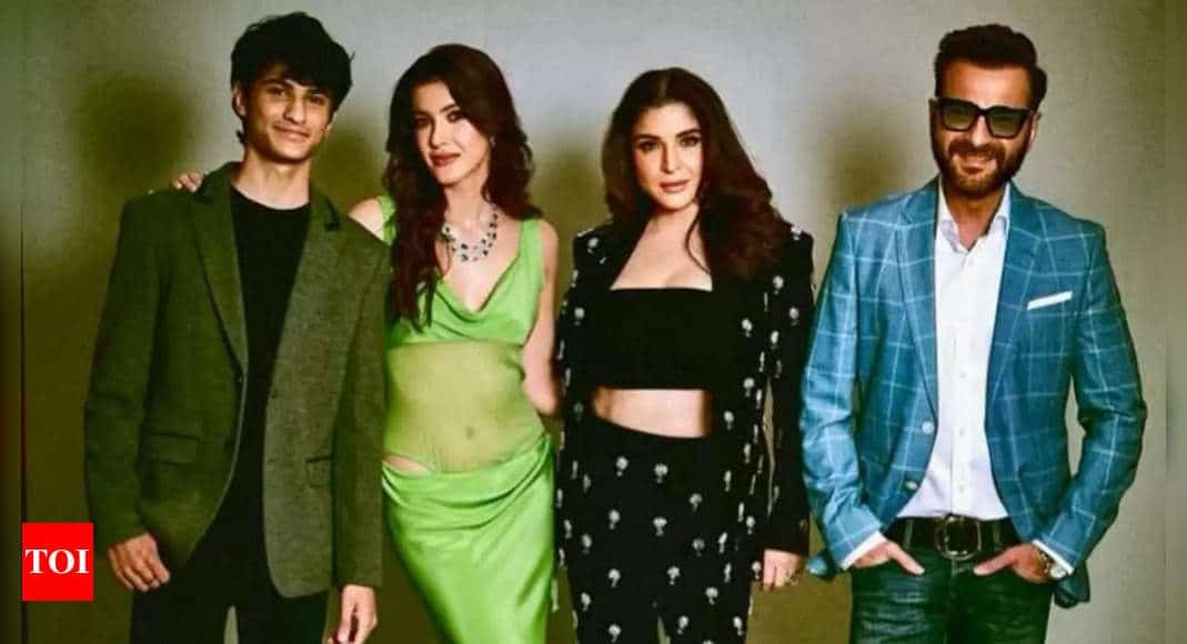 Maheep Kapoor: 'I’m not Shanaya’s mom or Sanjay’s wife anymore' | Hindi Movie News - Times of India