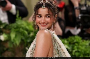 The First Time Alia Bhatt Wore A Saree: "By The Time I Reached School, My Pleats Opened" 17 The First Time Alia Bhatt Wore A Saree: