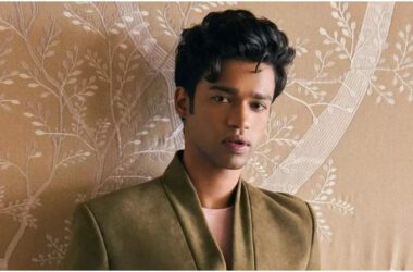 Babil Khan accidentally photobombs a woman and instantly apologises for unintentionally obstructing her view; Netizens react - Times of India 13 Babil Khan accidentally photobombs a woman and instantly apologises for unintentionally obstructing her view; Netizens react - Times of India