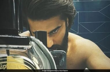 "Singham Ka Villain" Arjun Kapoor Shares A Shirtless Selfie From The Sets 17 "Singham Ka Villain" Arjun Kapoor Shares A Shirtless Selfie From The Sets