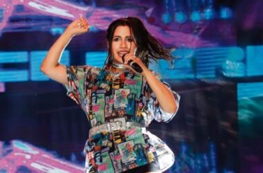 Nikhita Gandhi at DU's Ramjas College during Mosaic 2024: What a hot fest! 14 Nikhita Gandhi at DU's Ramjas College during Mosaic 2024: What a hot fest!