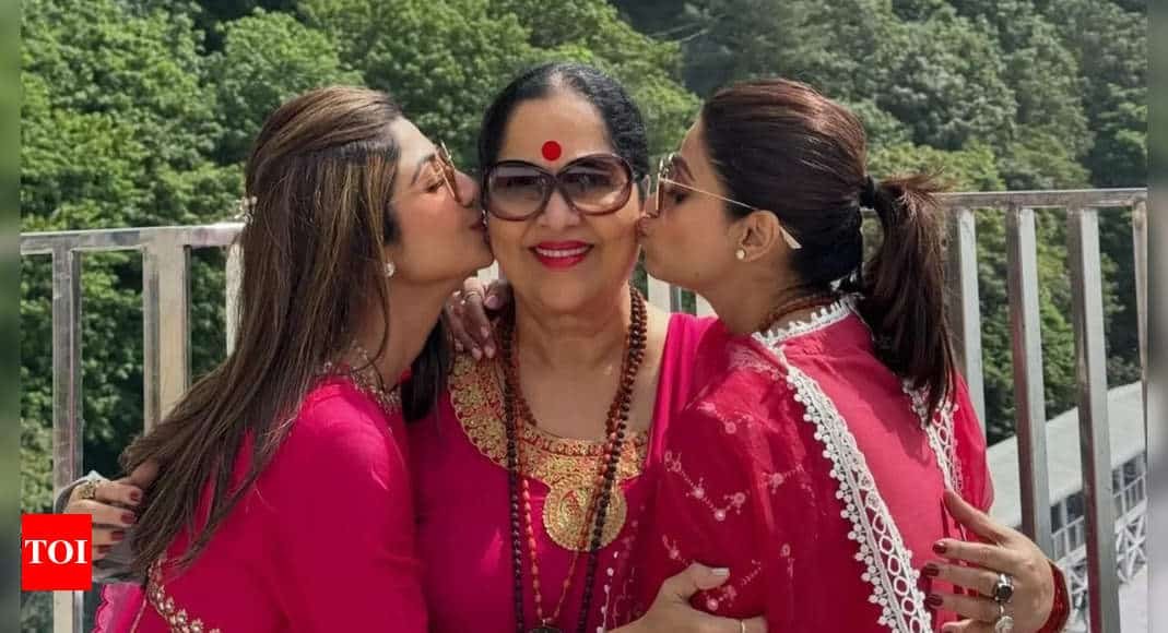 Shilpa Shetty and sister Shamita Shetty visit Vaishno Devi with mother Sunanda Shetty on Mother's Day | Hindi Movie News - Times of India