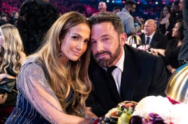 Jennifer Lopez and Ben Affleck 'won't split', insider speaks out amid growing divorce tension 21 Jennifer Lopez and Ben Affleck 'won't split', insider speaks out amid growing divorce tension