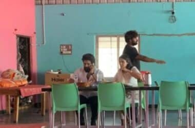 Crazy Viral: Allu Arjun Enjoys A Meal At A Roadside Dhaba With Wife Sneha 14 Crazy Viral: Allu Arjun Enjoys A Meal At A Roadside Dhaba With Wife Sneha