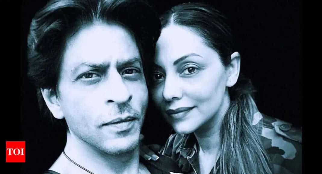 Gauri Khan looks worried as she visits Shah Rukh Khan in hospital, Juhi Chawla also accompanies her to check on his health condition | Hindi Movie News - Times of India