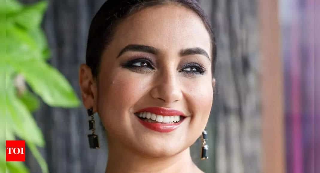 Divya Dutta reveals she used to lose out on movies due to insiders | Hindi Movie News - Times of India
