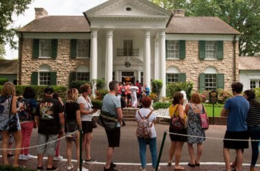 Who Plotted to Sell Graceland? An Identity Thief Raises His Hand. 7 Who Plotted to Sell Graceland? An Identity Thief Raises His Hand.