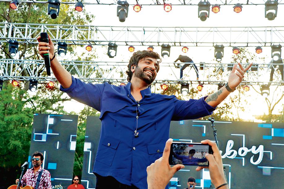 Singer Akhil Sachdeva aka Nashaboy was invited for the star act of Hansraj College's Confluence.(Photo: Dhruv Sethi/HT) Singer Akhil Sachdeva aka Nashaboy was invited for the star act of Hansraj College's Confluence.(Photo: Dhruv Sethi/HT)