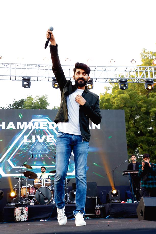 JDMC saw singer Mohammed Irfan perform at Symphony.(Photo: Shantanu Bhattacharya/HT) JDMC saw singer Mohammed Irfan perform at Symphony.(Photo: Shantanu Bhattacharya/HT)