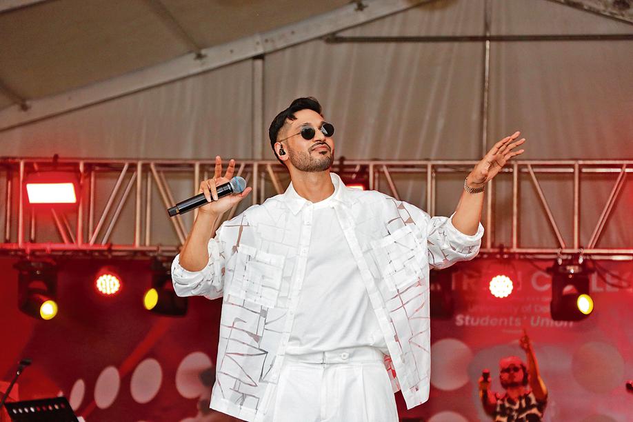 Singer Arjun Kanungo won hearts at Maitreyi College's Rhapsody.(Photo: Dhruv Sethi/HT) Singer Arjun Kanungo won hearts at Maitreyi College's Rhapsody.(Photo: Dhruv Sethi/HT)
