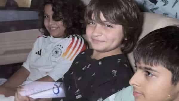 2008843815_abram-khan-l