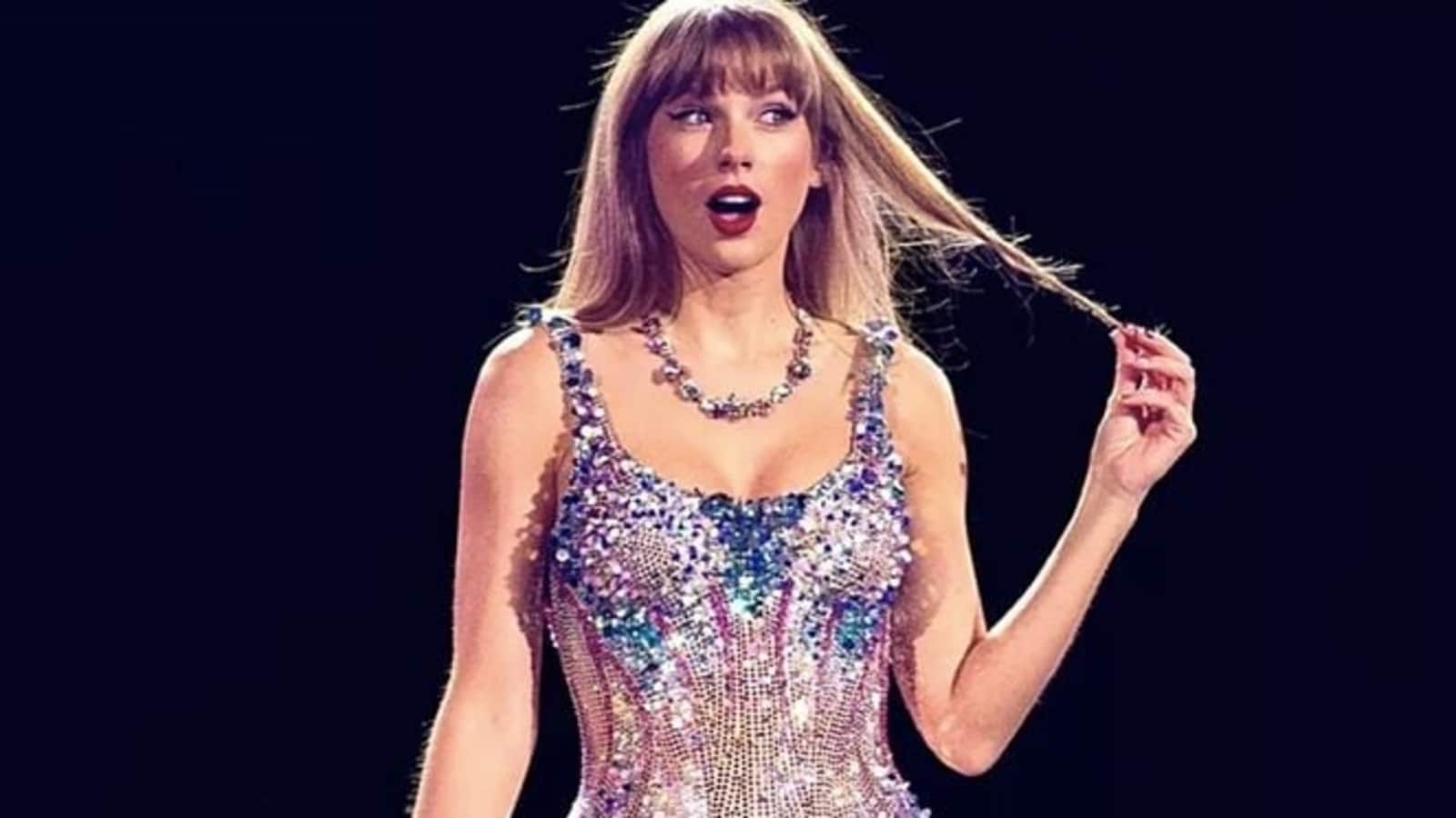 Pregnant Swiftie's baby imitates Taylor Swift's signature gesture in sonogram 8 Pregnant Swiftie's baby imitates Taylor Swift's signature gesture in sonogram