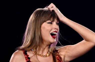 Taylor Swift fans are wearing adult diapers for Eras Tour: Reddit suggests best ‘bathroom break songs’ 17 Taylor Swift fans are wearing adult diapers for Eras Tour: Reddit suggests best ‘bathroom break songs’