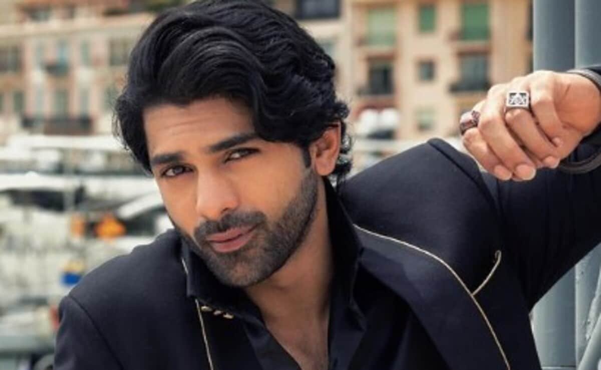 Taha Shah Badussha Reveals He Ran Behind Karan Johar