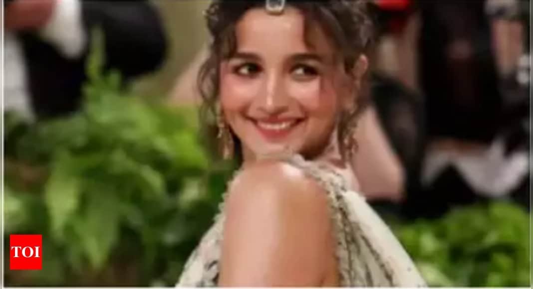 Alia Bhatt receives heartwarming gift from young fan: video inside | Hindi Movie News - Times of India
