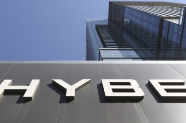 HYBE files complaints against those who leaked, traded artists' flight information; talks about ‘zero-tolerance policy’ 18 HYBE files complaints against those who leaked, traded artists' flight information; talks about ‘zero-tolerance policy’