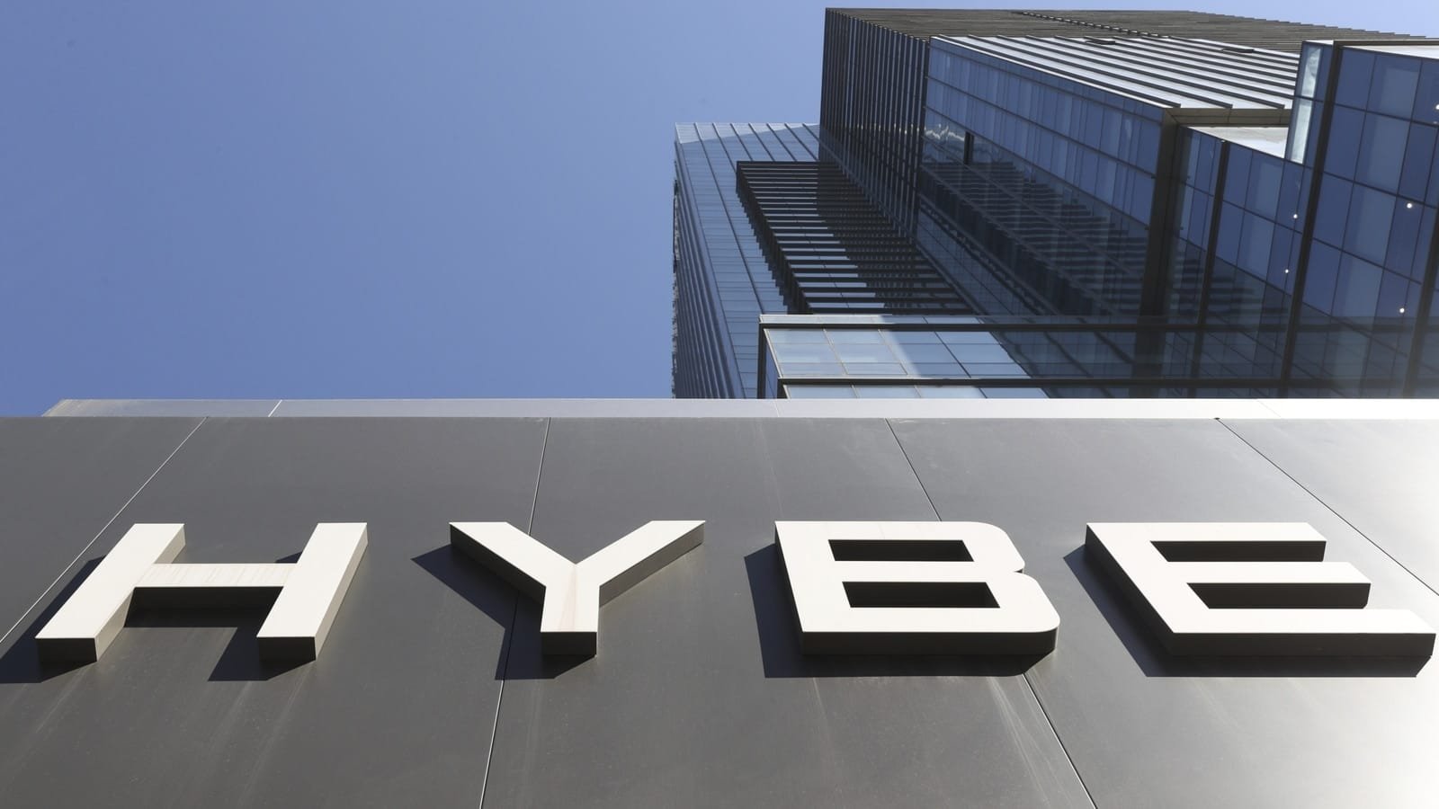 HYBE files complaints against those who leaked, traded artists' flight information; talks about ‘zero-tolerance policy’