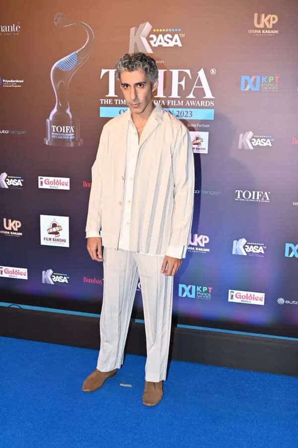 TOIFA OTT Awards 2023: Raveena Tandon, Vijay Varma, Aditi Rao Hydari and others dazzle on the red carpet - See photos | - Times of India 11 TOIFA (2).
