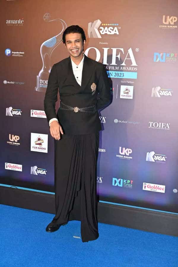 TOIFA OTT Awards 2023: Raveena Tandon, Vijay Varma, Aditi Rao Hydari and others dazzle on the red carpet - See photos | - Times of India 13 TOIFA (4).