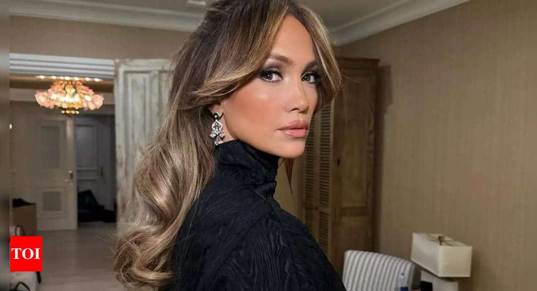 Jennifer Lopez's charm bracelet with Ben Affleck’s initials sparks speculation amid divorce buzz | English Movie News - Times of India 6 Jennifer Lopez's charm bracelet with Ben Affleck’s initials sparks speculation amid divorce buzz | English Movie News - Times of India