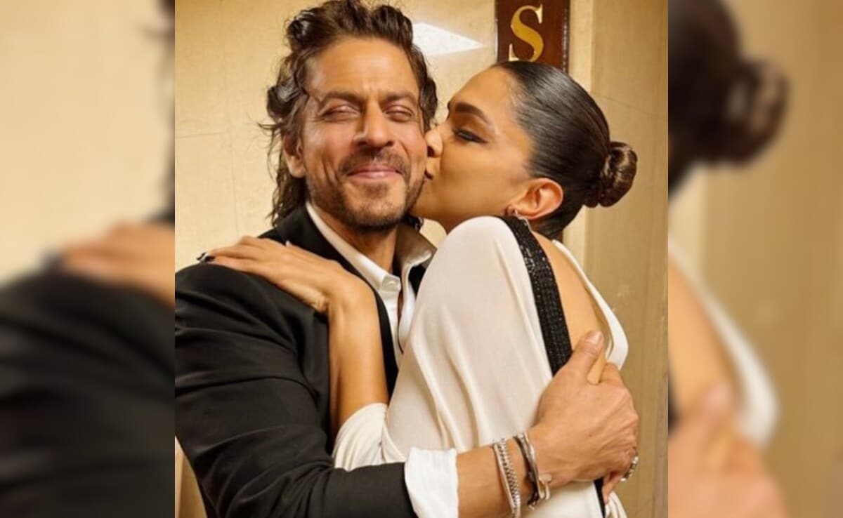 Shah Rukh Khan Visits Hospital To Meet New Mom Deepika Padukone And Her Baby Girl 8 Shah Rukh Khan Visits Hospital To Meet New Mom Deepika Padukone And Her Baby Girl