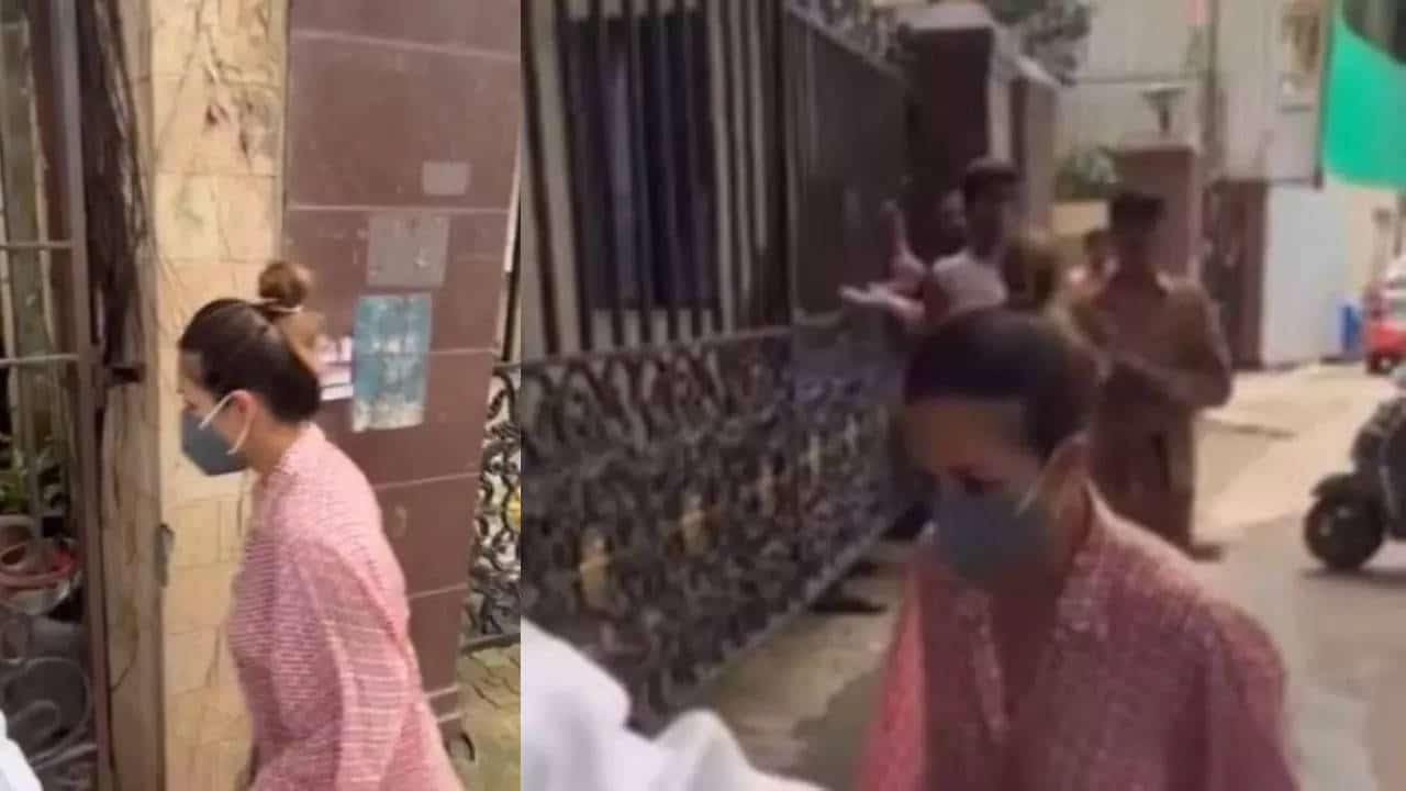 Malaika Arora arrives at her parents' house as her father Anil Arora passes away by suicide - VIDEO | Hindi Movie News - Times of India