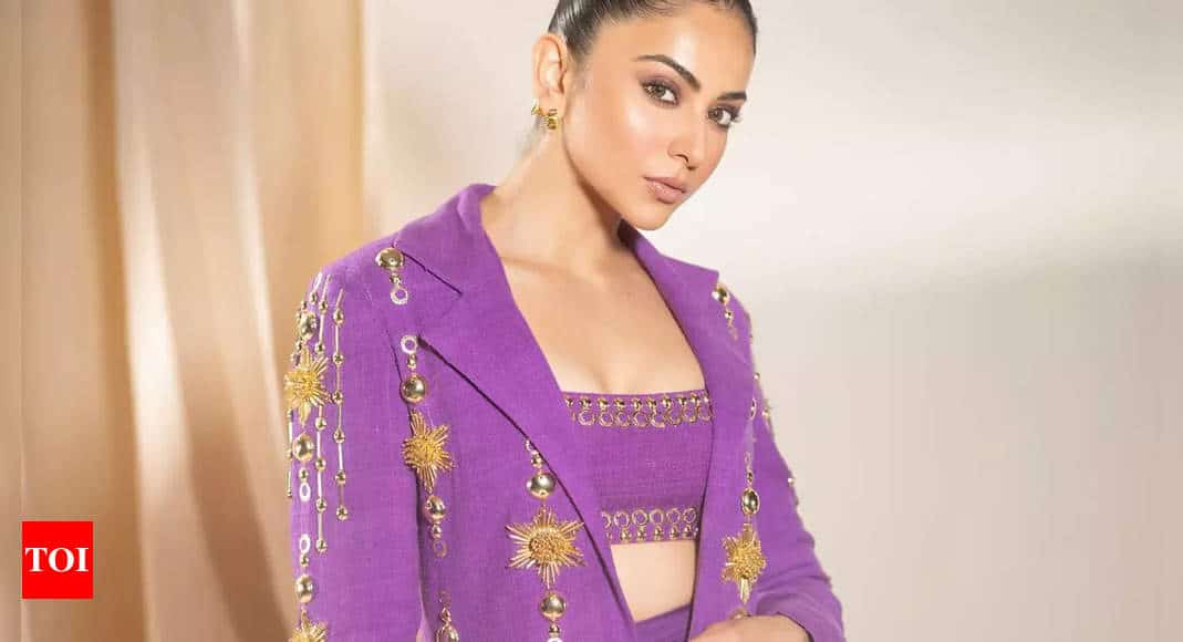 Rakul Preet Singh reveals Bollywood stylists charge from Rs 15000 to Rs 1 lakh for one event, one outfit: 'Living in Mumbai requires a lot of PR' | Hindi Movie News - Times of India 6 Rakul Preet Singh reveals Bollywood stylists charge from Rs 15000 to Rs 1 lakh for one event, one outfit: 'Living in Mumbai requires a lot of PR' | Hindi Movie News - Times of India