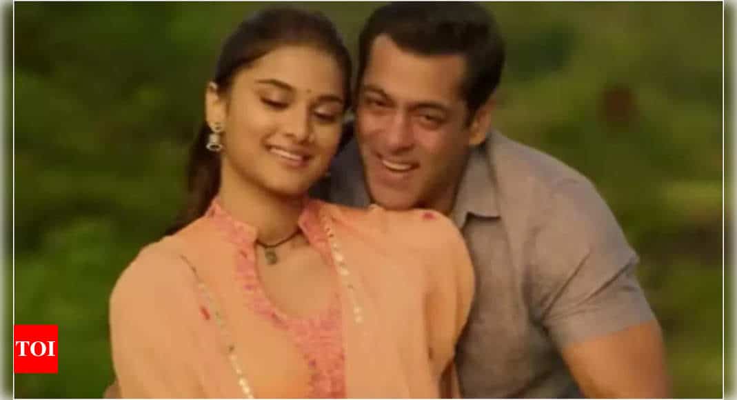 Saiee Manjrekar Discusses 36-Year Age Gap with Salman Khan in Dabangg 3 | - Times of India 6 Saiee Manjrekar Discusses 36-Year Age Gap with Salman Khan in Dabangg 3 | - Times of India