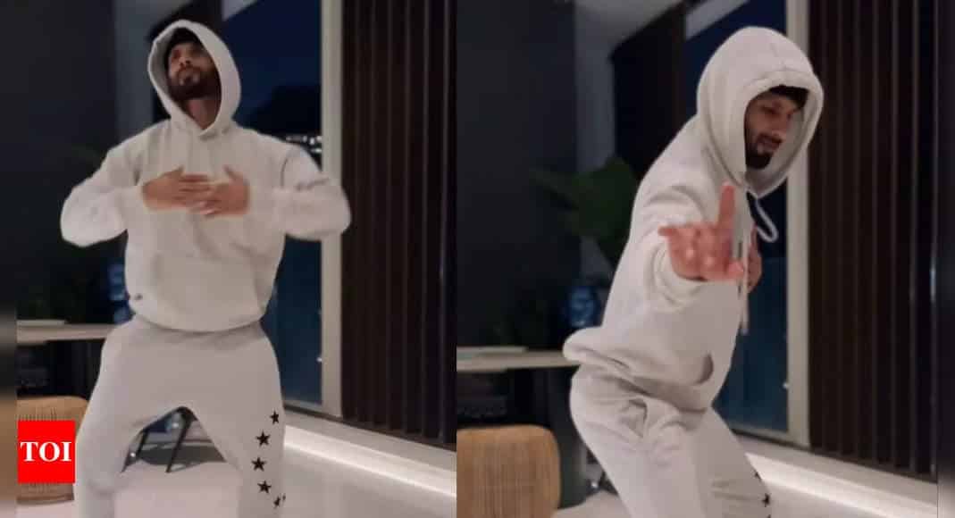Shahid Kapoor does ‘bhangra’ to Akshay Kumar and Katrina Kaif’s song ‘Jee Karda’; Fans say ‘Life is all about enjoying..’ | Hindi Movie News - Times of India