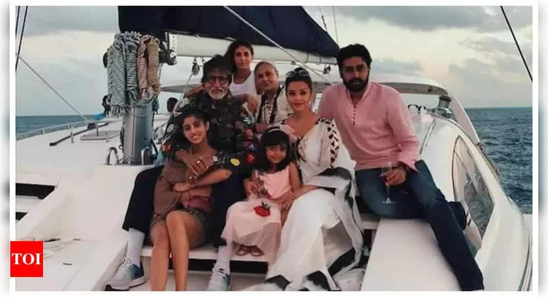 Aishwarya Rai and Aaradhya are seen posing with Abhishek, Amitabh-Jaya Bachchan in viral photo from their vacation | - Times of India