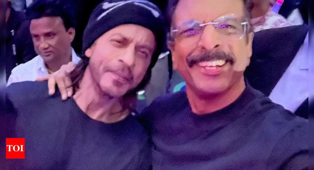 Shah Rukh Khan knew that he required a trademark style to become a star, says Jaaved Jaaferi: ‘Salman, Aamir are also stars but…’ - Times of India 8 Shah Rukh Khan knew that he required a trademark style to become a star, says Jaaved Jaaferi: ‘Salman, Aamir are also stars but…’ - Times of India