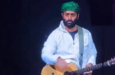 Arijit Singh apologises to female fan; schools security for holding her neck: ‘Not fair to grab somebody like that’ 11 Arijit Singh apologises to female fan; schools security for holding her neck: ‘Not fair to grab somebody like that’