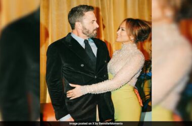 Amid Divorce Proceedings, Jennifer Lopez And Ben Affleck Spotted At Kids' School Event: Report 16 Amid Divorce Proceedings, Jennifer Lopez And Ben Affleck Spotted At Kids' School Event: Report