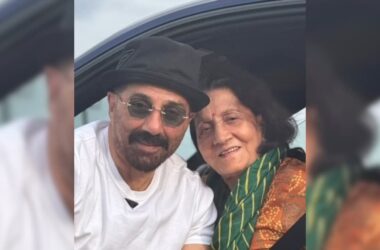 Sunny, Bobby Deol Share Adorable Posts For Their Mom Prakash Kaur On Her Birthday 17 Sunny, Bobby Deol Share Adorable Posts For Their Mom Prakash Kaur On Her Birthday