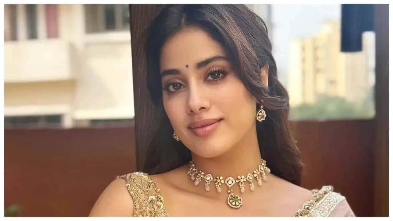 When Janhvi Kapoor decided not to date anyone for two years: 'No one deserves my company' | - Times of India