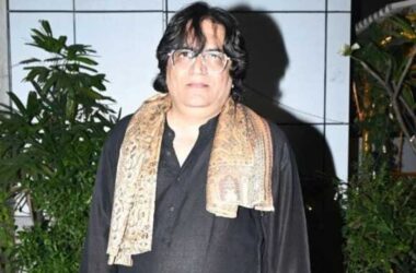 Lyricist-singer Swanand Kirkire talks about missing credit: It was the music label's fault 15 Lyricist-singer Swanand Kirkire talks about missing credit: It was the music label's fault