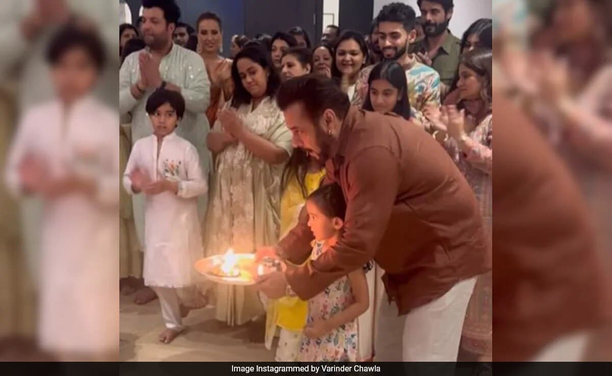 Ganesh Chaturthi 2024: Salman Khan Performs Aarti With Niece Ayat At Sister Arpita Khan's Puja