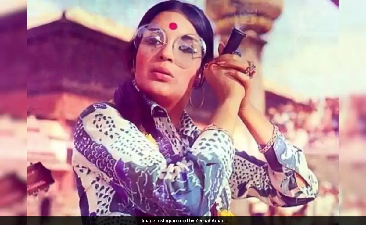 What Happened When Zeenat Aman Took "Long Pulls" From Hippies' Chillum On Hare Rama Hare Krishna Set: "I Was High As A Kite"