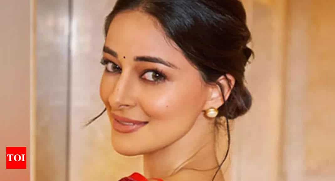 Ananya Panday confesses she once burned her ex-boyfriend's photo after breakup: 'I relate to Kareena Kapoor Khan’s Geet in real life' - Times of India 6 Ananya Panday confesses she once burned her ex-boyfriend's photo after breakup: 'I relate to Kareena Kapoor Khan’s Geet in real life' - Times of India