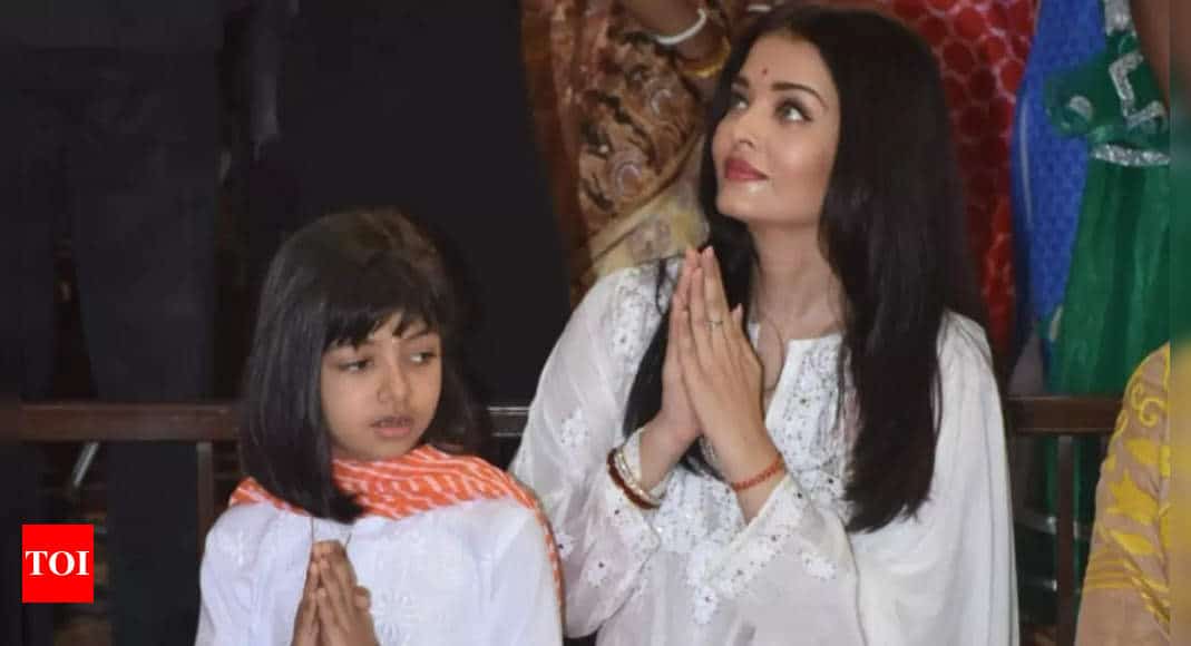 When Aishwarya Rai Bachchan looked absolute stunner while twinning with her daughter Aaradhya | - Times of India 5 When Aishwarya Rai Bachchan looked absolute stunner while twinning with her daughter Aaradhya | - Times of India
