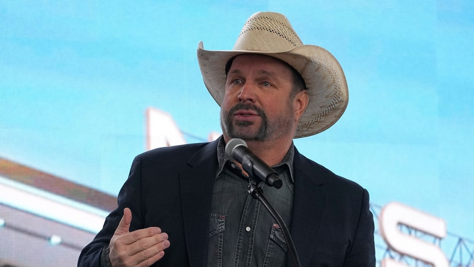 Garth Brooks accused of raping hairstylist; Country singer sued for ‘battery and sending sexually explicit texts’