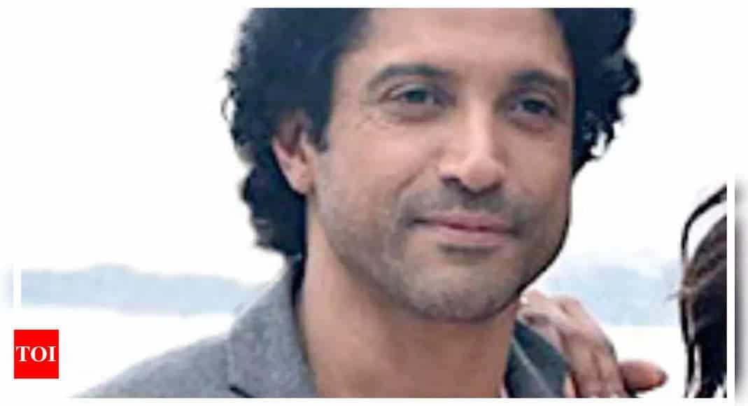 Farhan Akhtar gives a sneak peek into '120 Bahadur' shoot, leaving everyone excited - PICS inside | Hindi Movie News - Times of India