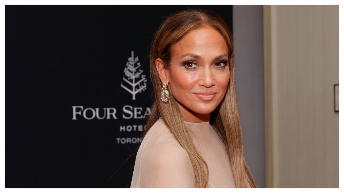 Jennifer Lopez Bikini Photo Shoot Slammed as 'Desperate,' Embarrassing