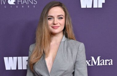 Joey King Narrowly Avoids Wardrobe Malfunction at Gala: 'Perfect Time for My Shirt to Pop Open' 16 Joey King Narrowly Avoids Wardrobe Malfunction at Gala: 'Perfect Time for My Shirt to Pop Open'
