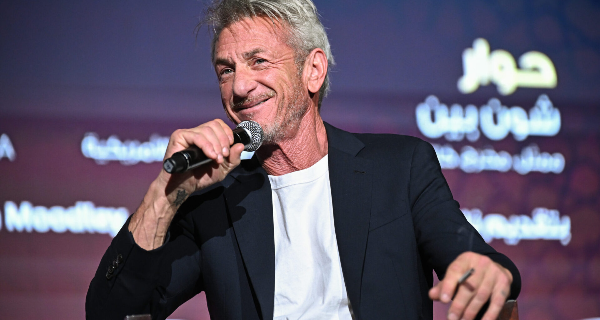 Sean Penn: Smoking, Raging and Roaring like a Falcon 2 Sean Penn: Smoking, Raging and Roaring like a Falcon