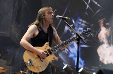 Watch AC/DC’s Final ‘For Those About to Rock (We Salute You)’ With Malcolm Young 9 Watch AC/DC’s Final ‘For Those About to Rock (We Salute You)’ With Malcolm Young
