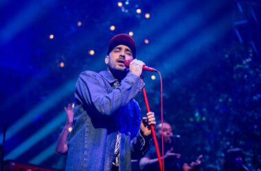 Zayn Malik Honors Liam Payne While Performing in His Hometown: ‘Hope You’re Seeing This’ 13 Zayn Malik Honors Liam Payne While Performing in His Hometown: ‘Hope You’re Seeing This’