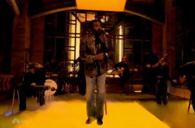 ‘SNL’: Watch Shaboozey Perform ‘A Bar Song (Tipsy),’ ‘Good News’ 14 ‘SNL’: Watch Shaboozey Perform ‘A Bar Song (Tipsy),’ ‘Good News’